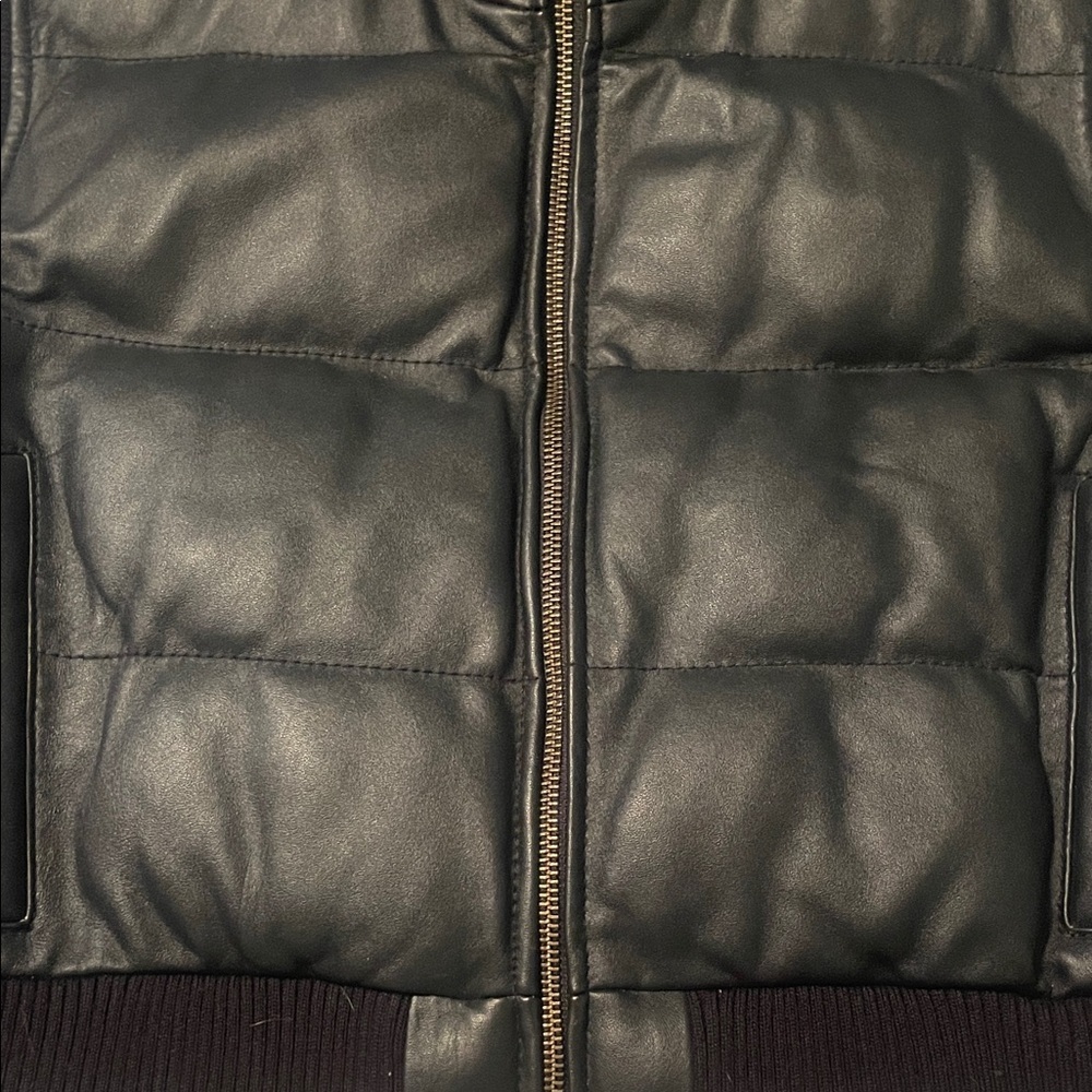 Men's or Women’s Black Puffer Vest 💯leather Fits like a large size outerwear - Picture 10 of 10